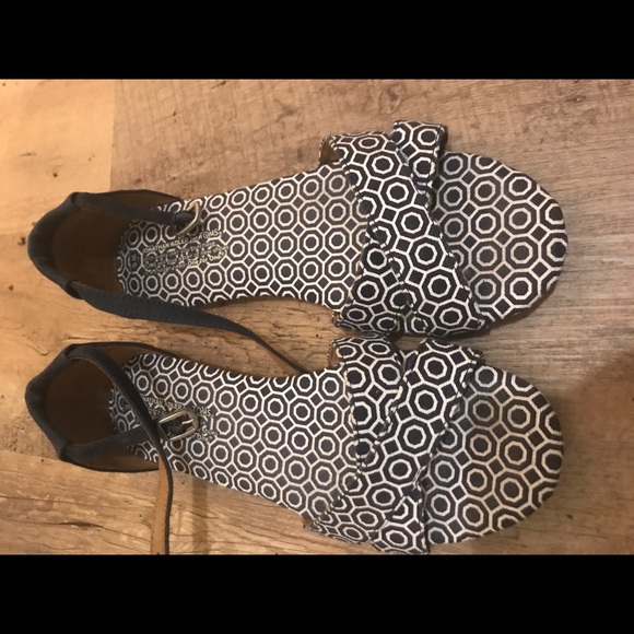 Sperry Flats - Picture 2 of 4